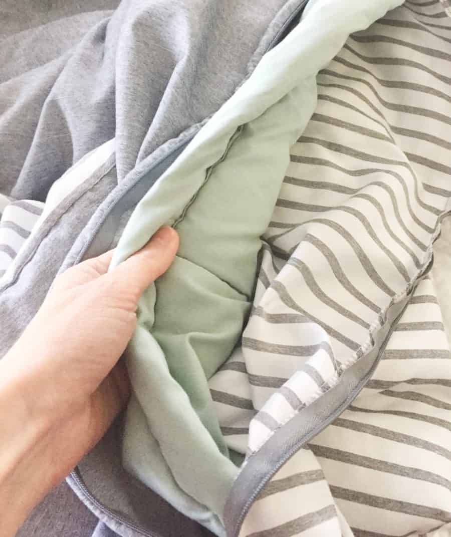 A Duvet Cover In Place With Fabric Tape, How To Insert Duvet Into Cover With Ties