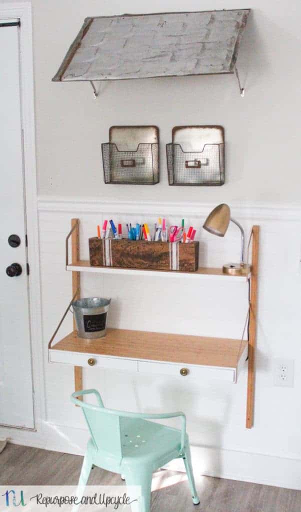 Wall mounted kids store desk