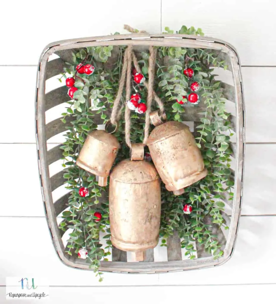 Simple Christmas Wreath with Harmony Bells and a Tobacco Basket