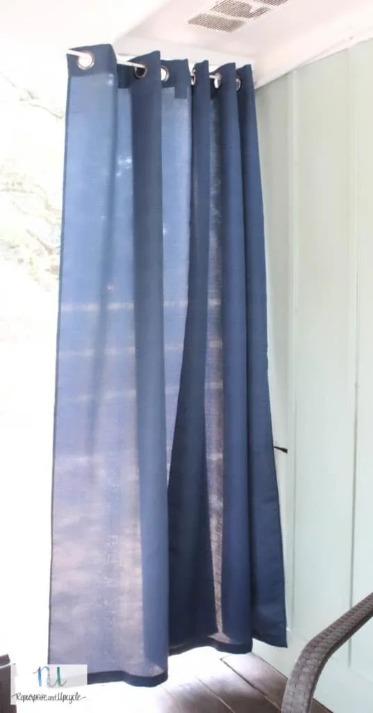 Hanging indoor curtains outside and without drilling holes