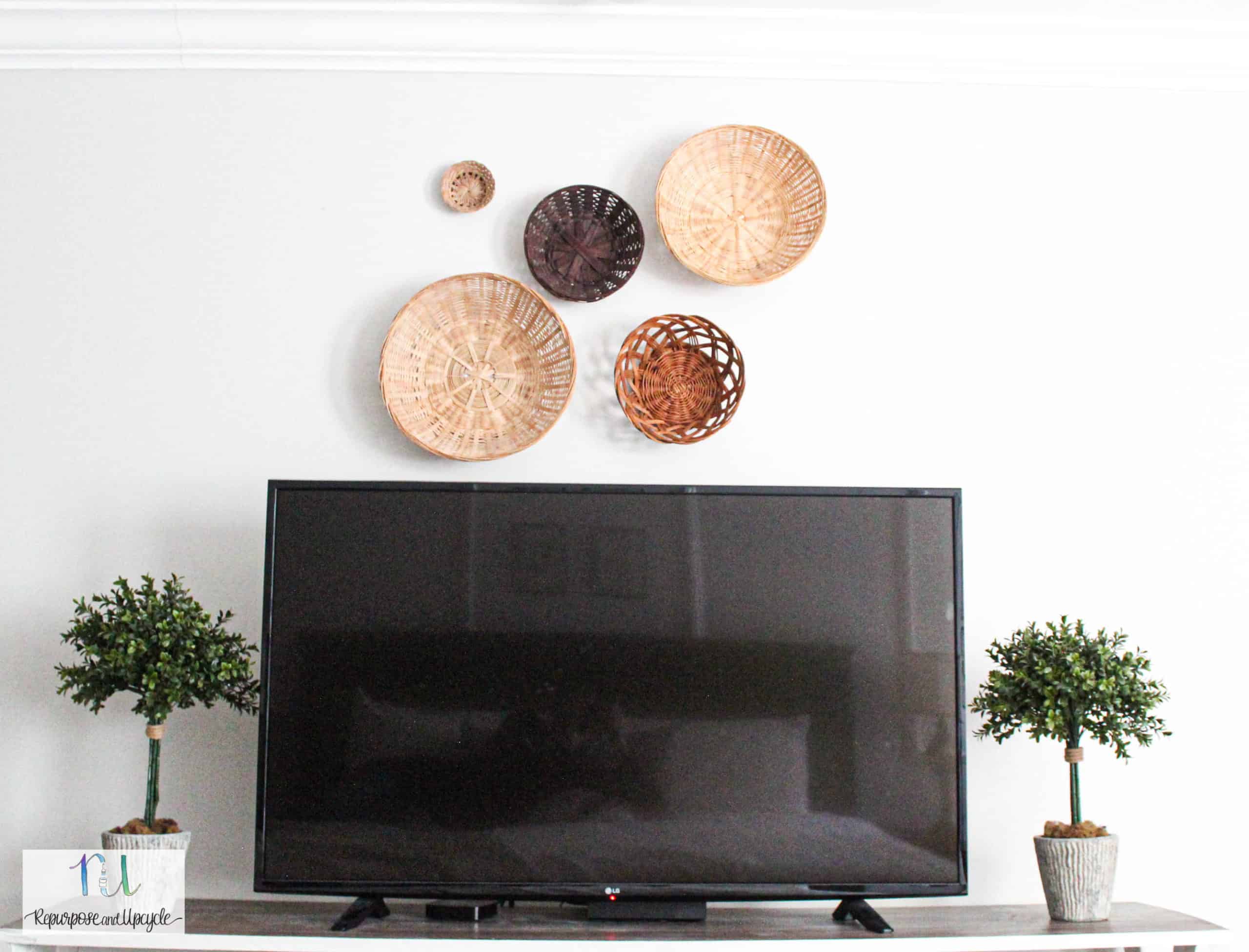 How to Create a Basket Wall for a Cozy Cottage Style
