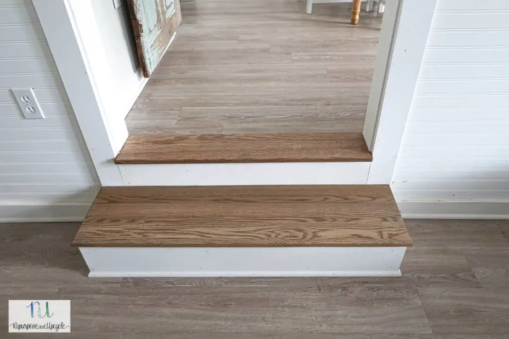 Varathane Carbon Gray wood stain Oak steps