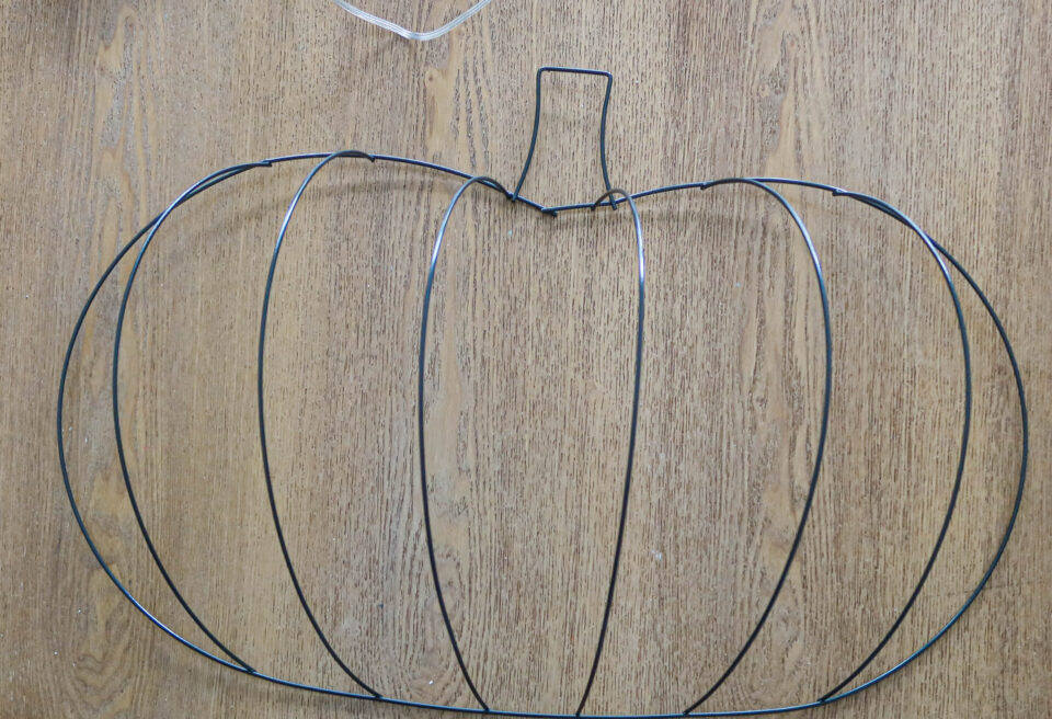 DIY Dollar Tree Pumpkin Wreath with Lights for Halloween